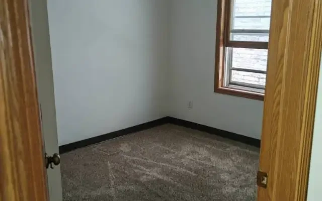 Madison 210 state street 2b1b 转租其中一间 2