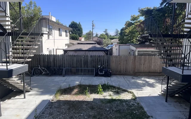 2124 Parker 3
