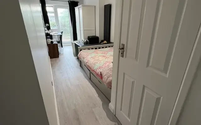 伦敦一区en-suite room in 6 person house 4