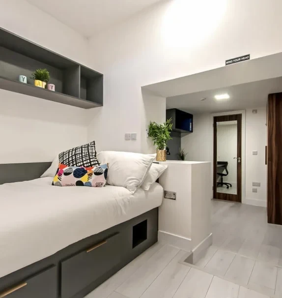 18E Silver Street Apartments