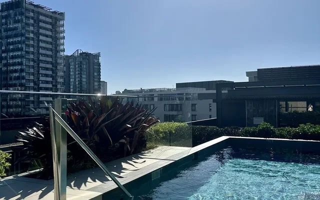 Waterloo优质顶层三房公寓 主卧招租 0