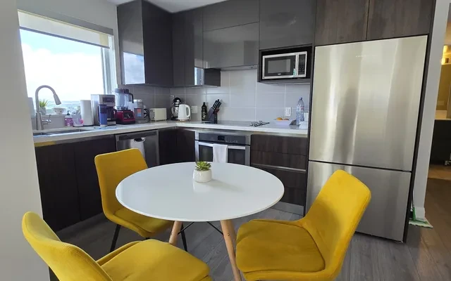 Markham Downtown Condo - 2 bedrooms + 2 bathrooms 1