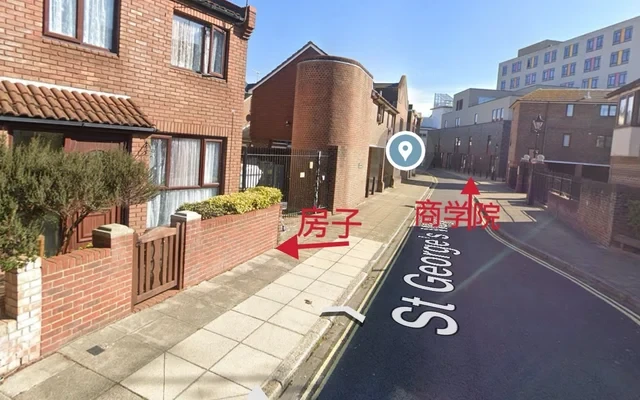 朴茨茅斯大学旁带花园的四室 0