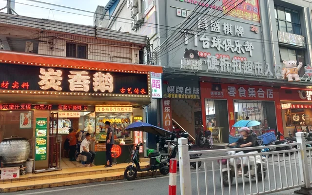 Hello everyone, I am currently selling a house located in CHina Guang Zhou city, Baiyun District Jia 3