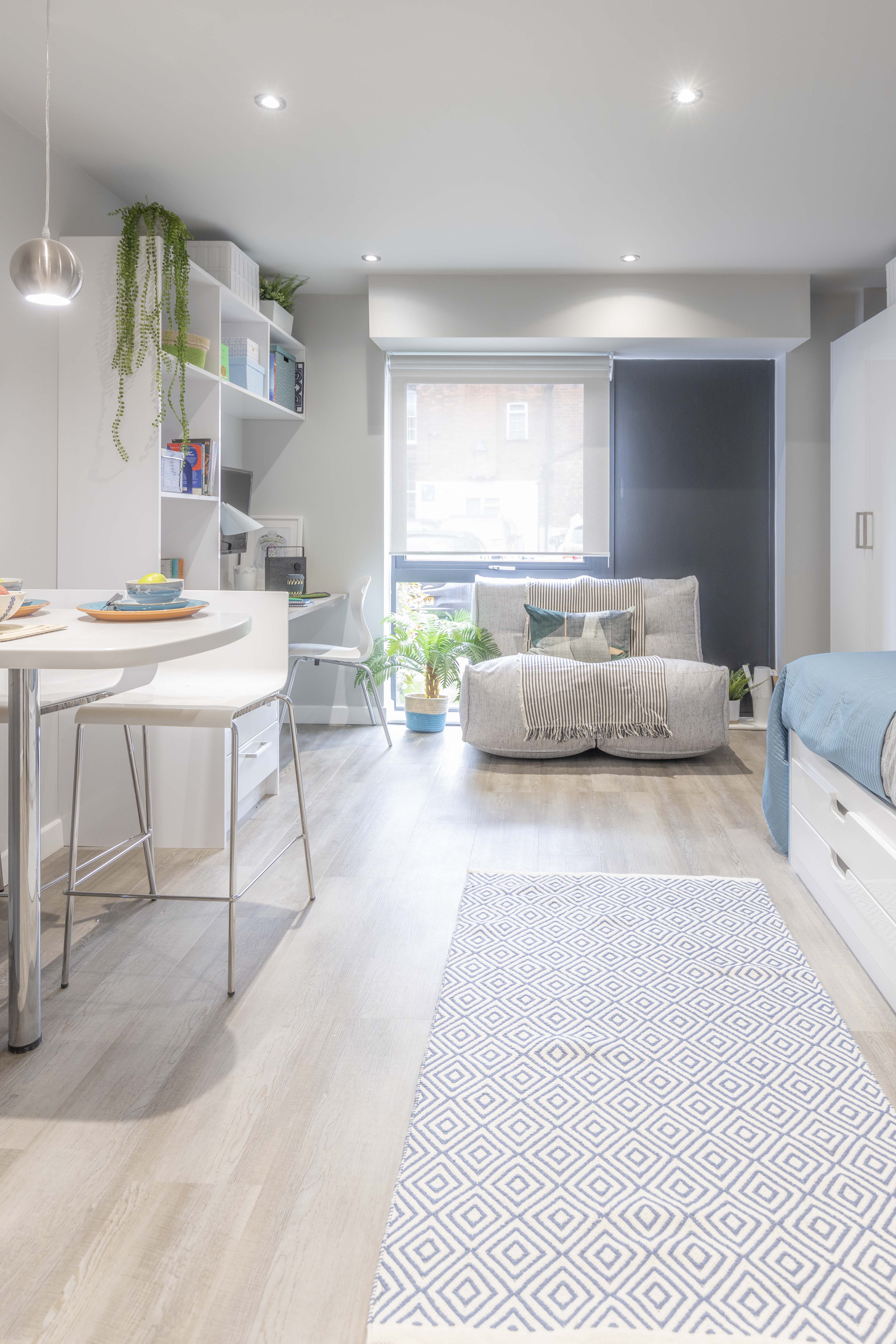9 De Montfort Mews 3