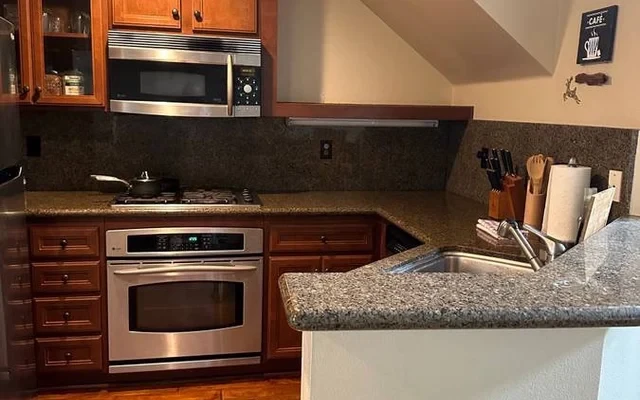Furnished Private room with private bathroom 0