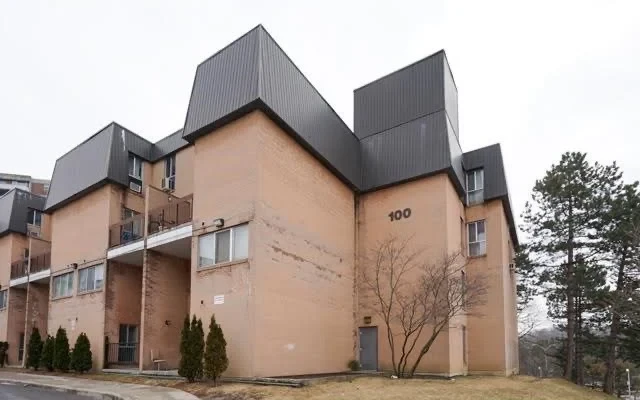 Walking distance to U of T&Centennial college 0