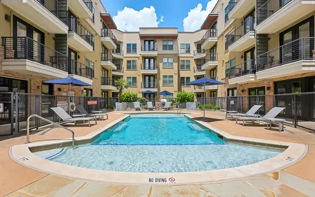 Grandmarc at Austin - Austin student accommodation - Swimming pool