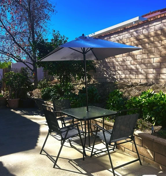 洛杉矶罗兰岗半山别墅雅房一间出租（限男生）