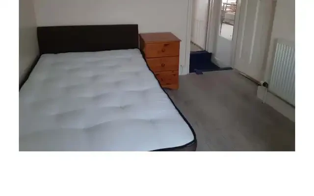 普利茅斯大学区小别墅共3Ensuite 3