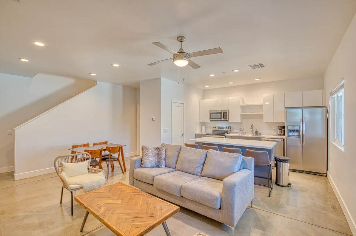 Zona Verde East Apartments