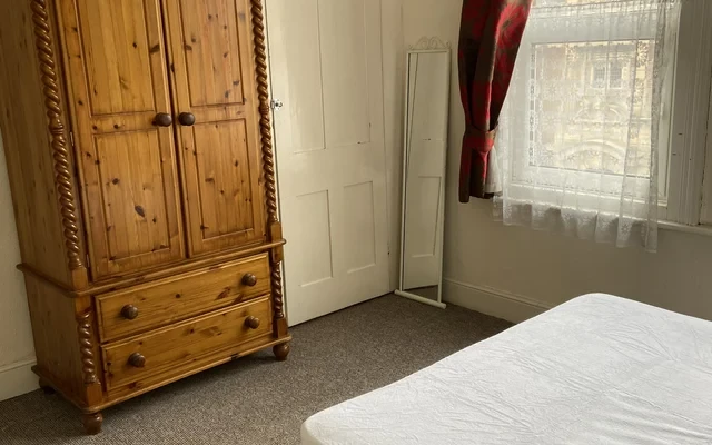 £130 per person per week bills included Exeter 大学校友 1