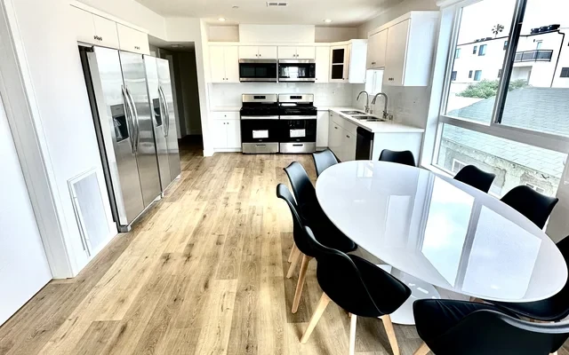 1543 W. 37th PL 1