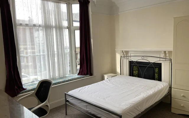 £130 per person per week bills included Exeter 大学校友 0