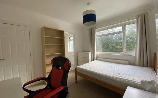 布莱顿 近学校住宅区 合租 包bill 独立卫浴 £178起 3