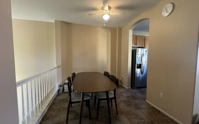 尔湾2b2.5b condo 带2车位车库和drive way 2