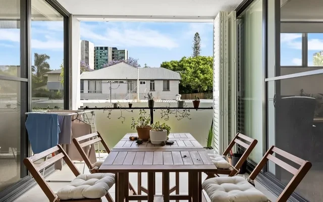 Toowong 18/3 Bennett street 2b2b 1