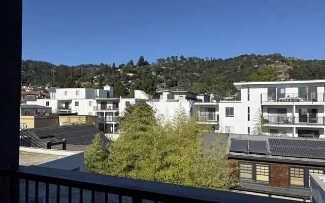 2715 Dwight 3