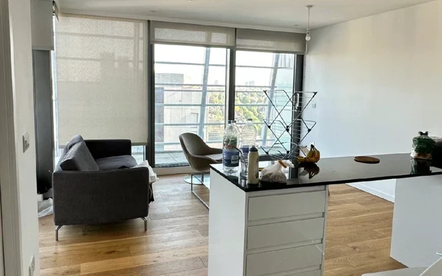 London，White City，88 woodlane 4