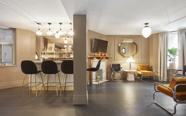 CHELSEA HOUSE 4