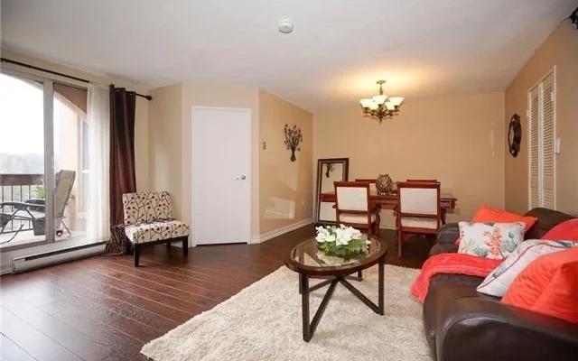 Walking distance to U of T&Centennial college 2
