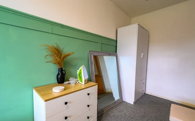 Relaxing 4 bedroom Near City Centre and Salford University 3
