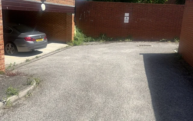 6 Runnemede Road, Wren Court, TW20 9DQ 3