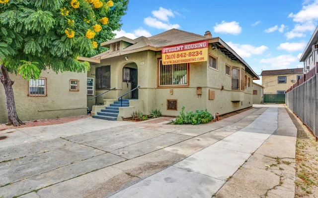 1296 W Jefferson Blvd 1
