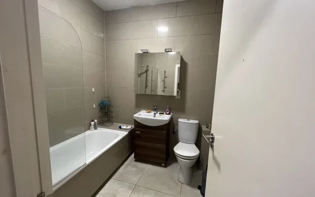 560 Caledonian Road连排大house 2