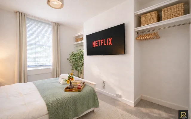 Upper Lambridge Street 1