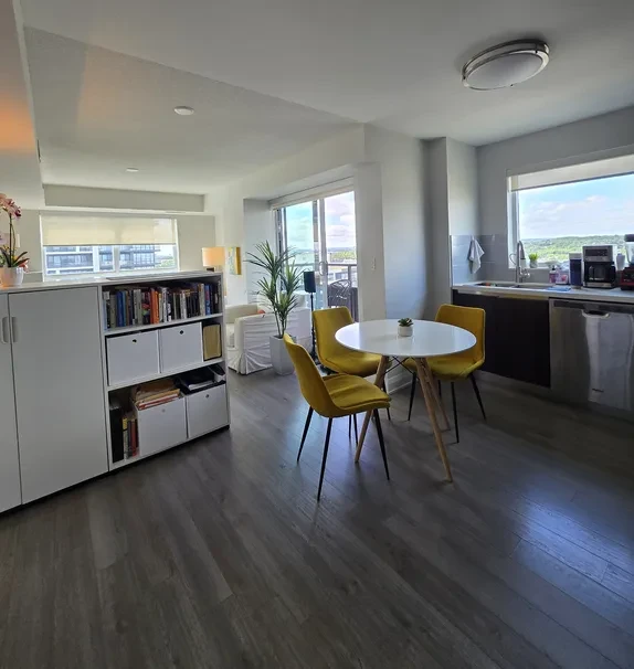 Markham Downtown Condo - 2 bedrooms + 2 bathrooms
