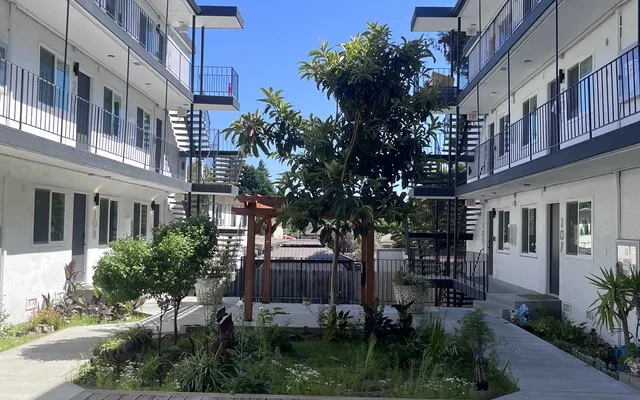 2124 Parker 2