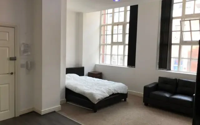 Bills included Leicester studio flat 0