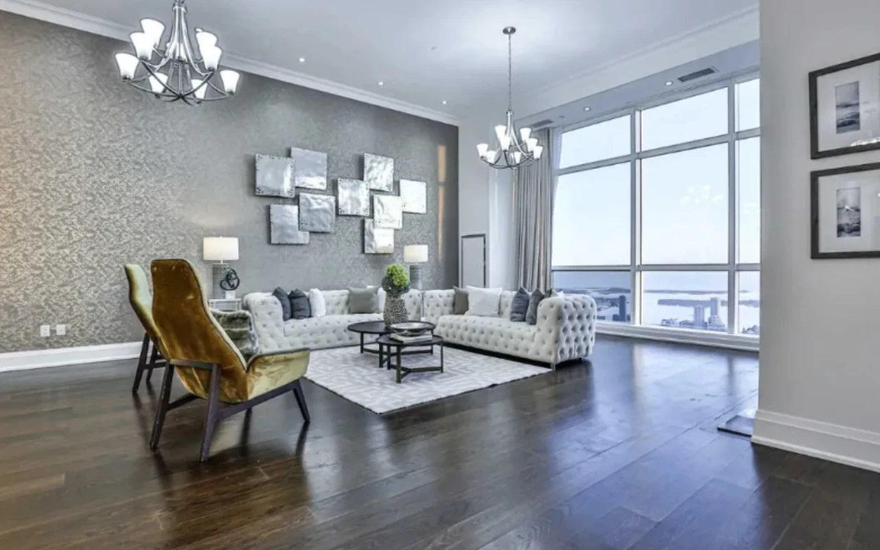 Aura Condos 18