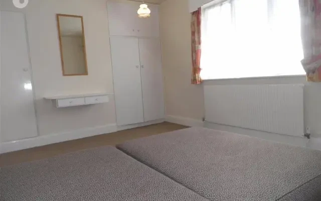 2 bedroom maisonette near University of Derby 2