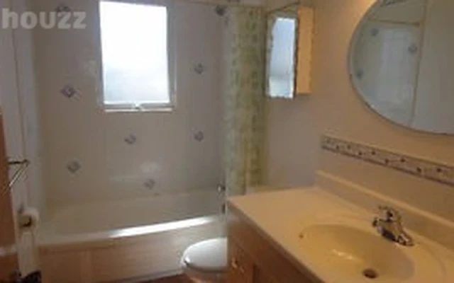2 Bedrooms & Den House with Backyard Patios 3