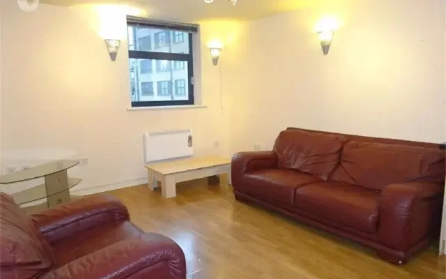2 bedroom apartment near University of Bradford 3