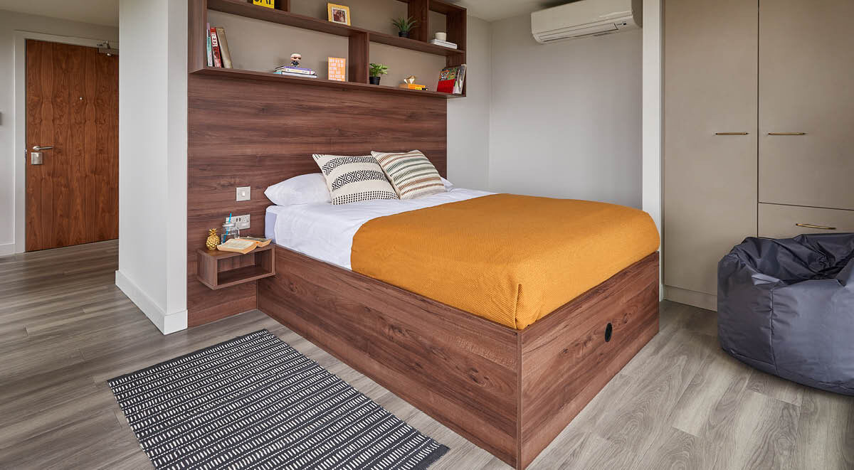 Deluxe Accessible Studio