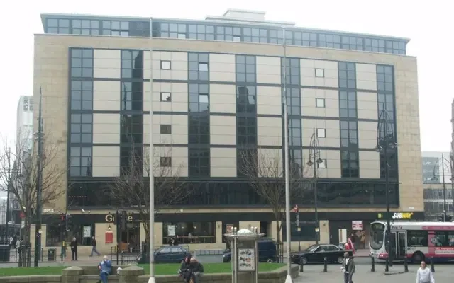 2 bedroom apartment near University of Bradford 3