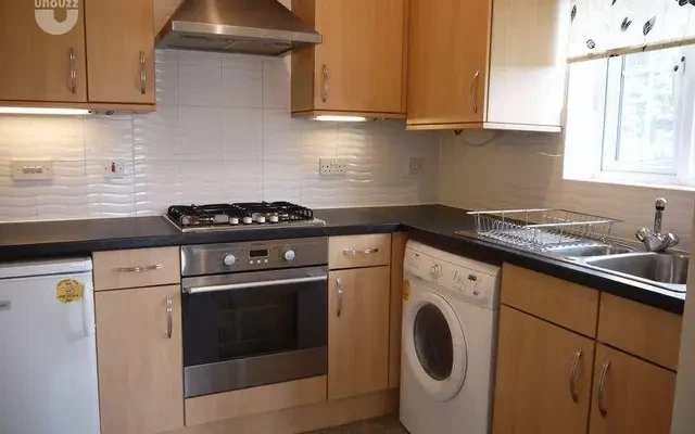 2 bedroom apartment near University of Bradford 2