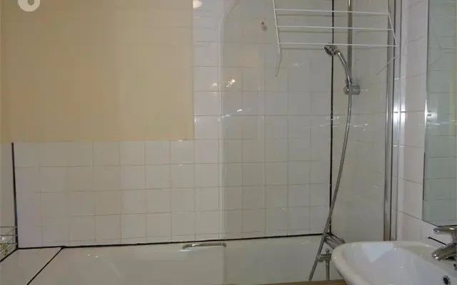 2 bedroom apartment near University of Bradford 4