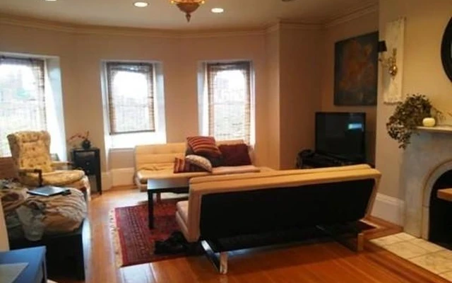 Commonwealth Ave, Boston, MA 02116 4