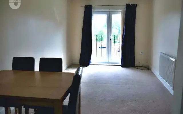 2 bedroom apartment near University of Bradford 4