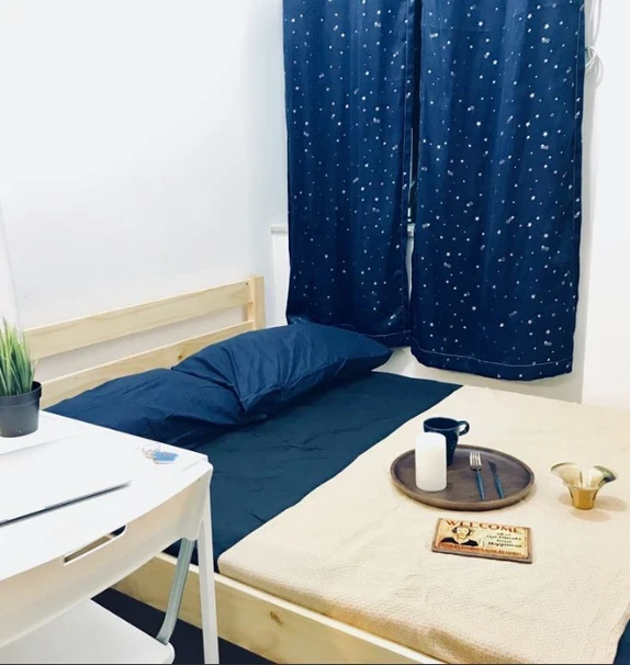 (LM) Yau Ma Tei Long Ma Building (whole rental, 3 bedrooms and 1 bathroom, 3-4 people)