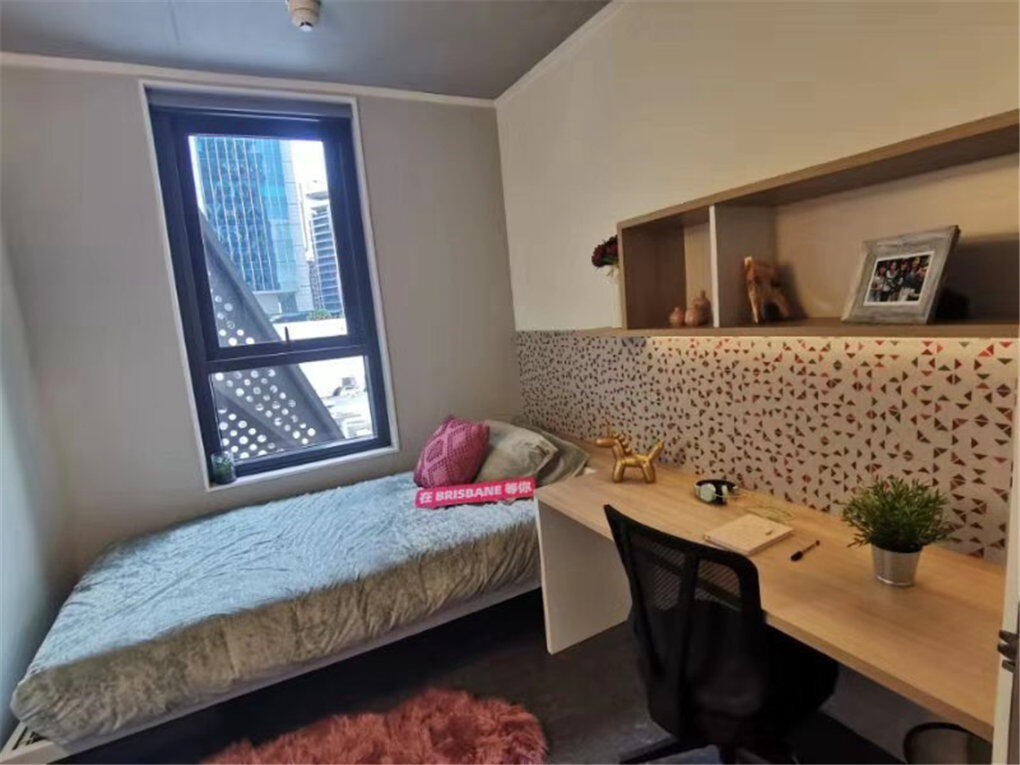 Standard Room in 5-Bed Apartment