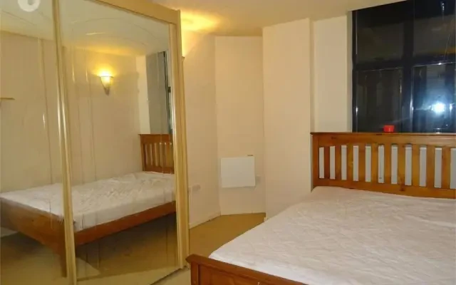 2 bedroom apartment near University of Bradford 1