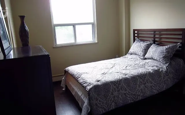 High-quality apartment near McMaster University 4