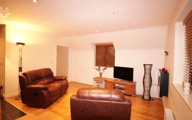 quality two bedrooms flat near Oxford House Colleg 3