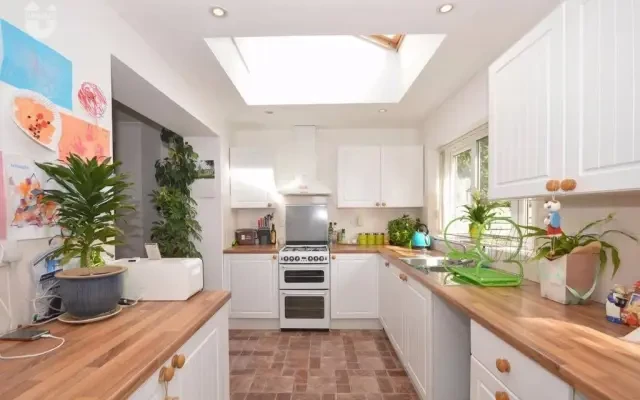 Exquisite three-bedroom terraced house near the Ba 4