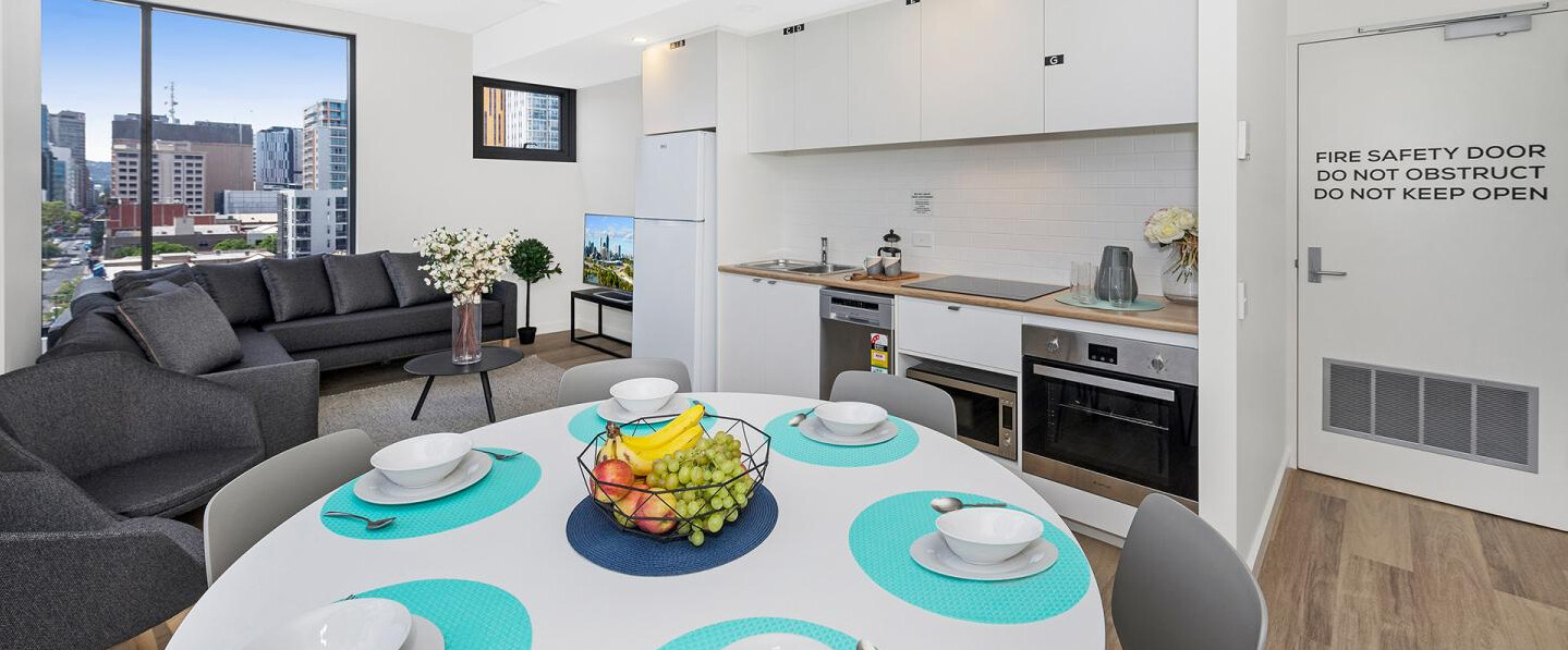 7 Bedroom Apartment - Queen Bed